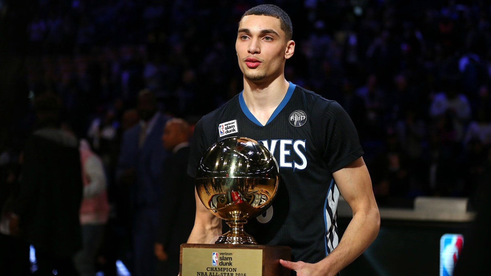 热火训练营中开展非正式比赛激发球员激情，热火训练馆